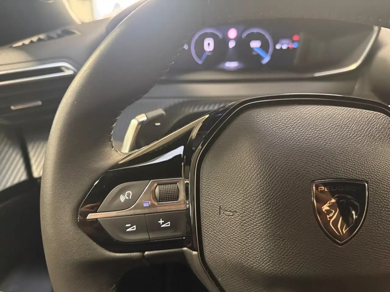 Peugeot 2008 1.2 puretech Allure s&s 130cv eat8 16