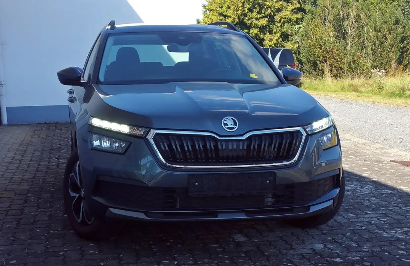 Skoda Kamiq 1.0 TSI Drive 125 Grau - 2