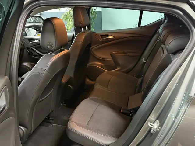 Opel Astra view 6