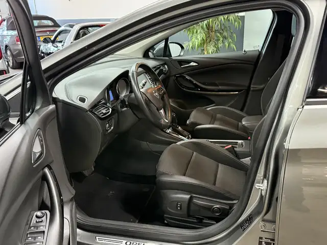 Opel Astra view 5