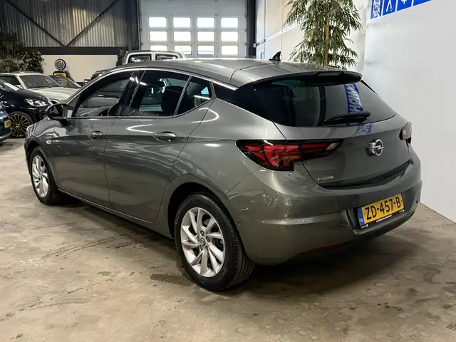 Opel Astra view 2