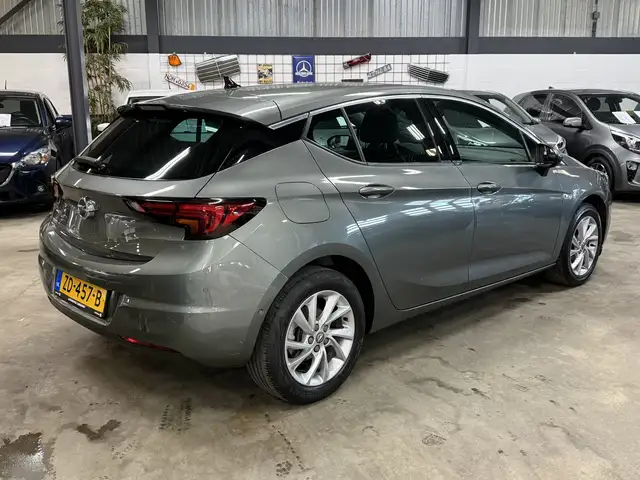 Opel Astra view 3