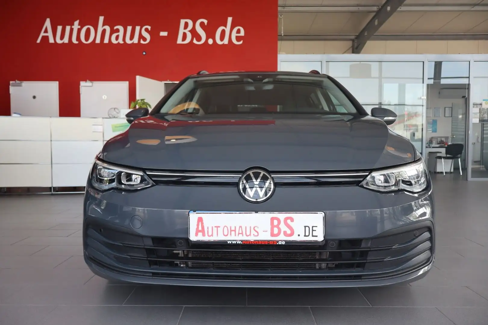 Volkswagen Golf VIII Variant Life 2.0TDI DSG,NavLED,AHK,1Hd Grau - 2