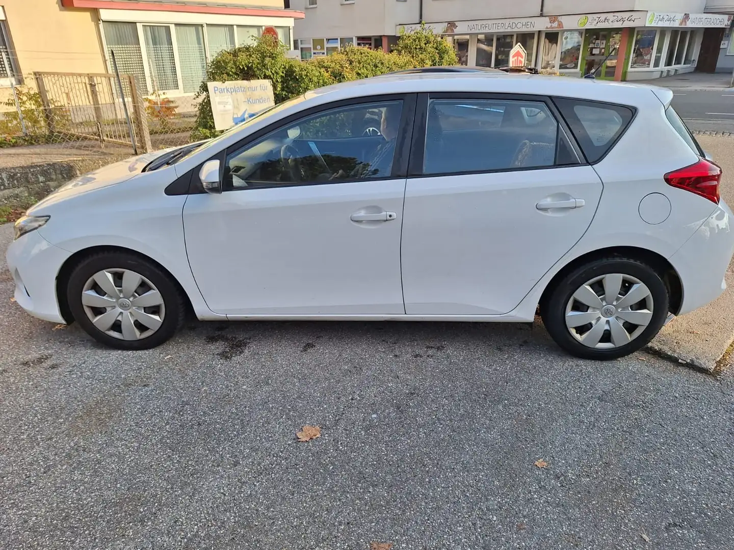 Toyota Auris TS 1,33 dVVT-i Young - 1
