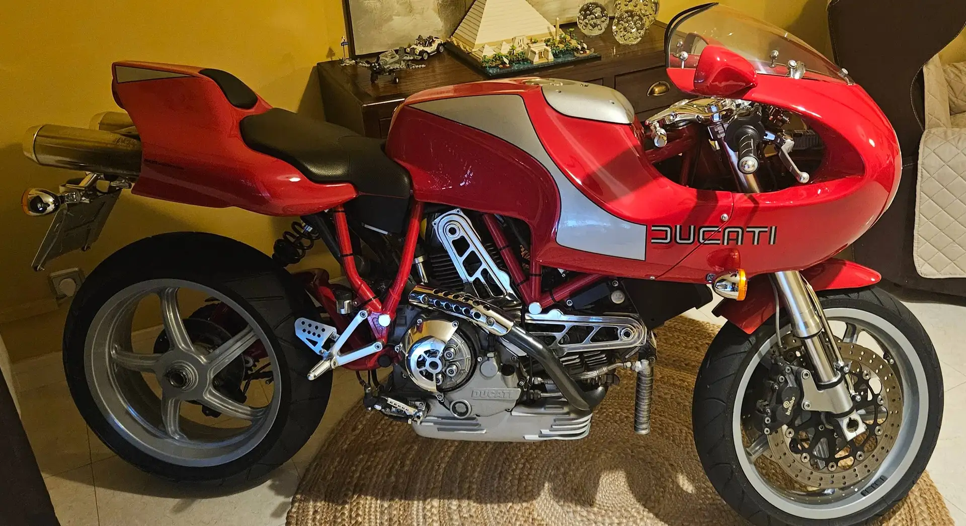 Ducati MH 900 e Mike Hailwood Rojo - 1
