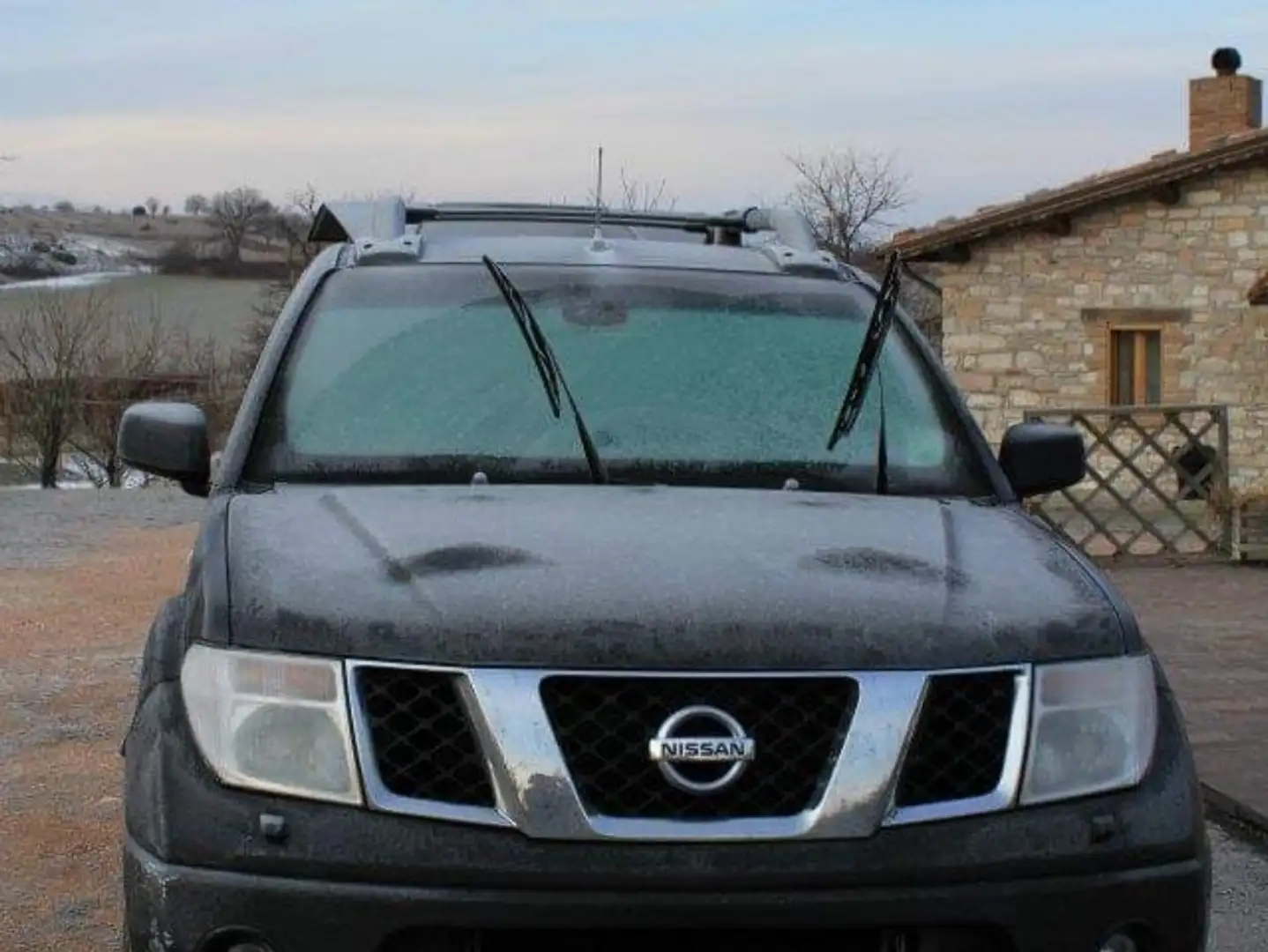 Nissan Navara d.cab 2.5 dci XE 174cv smeđa - 1