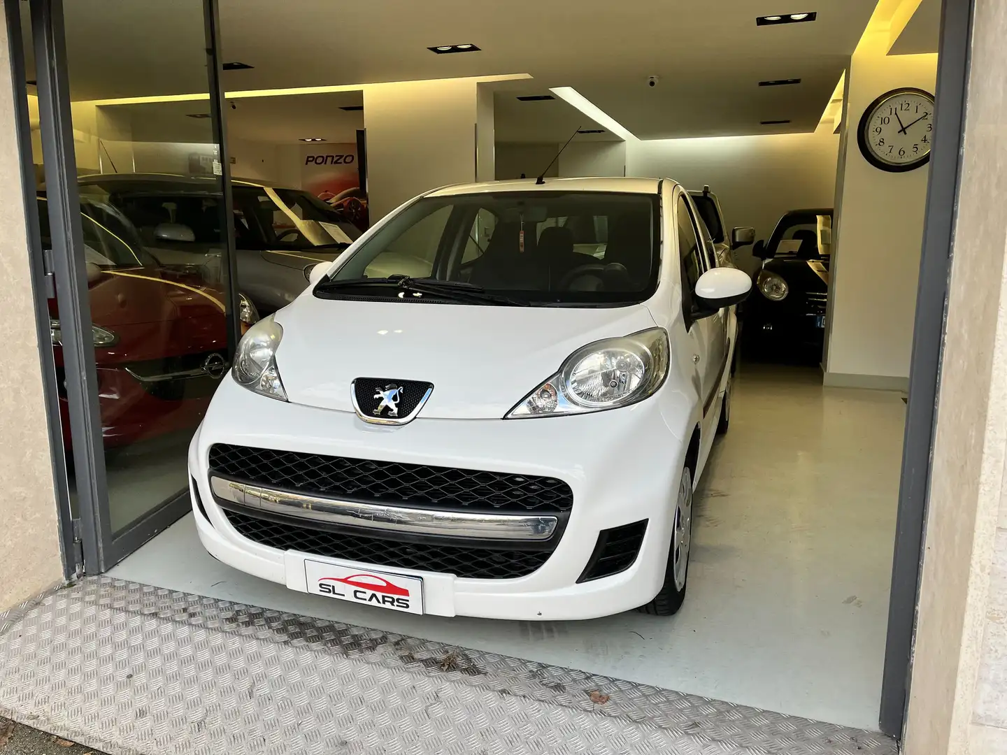 Peugeot 107 107 anno 2010 1.0 benzina Bianco - 1