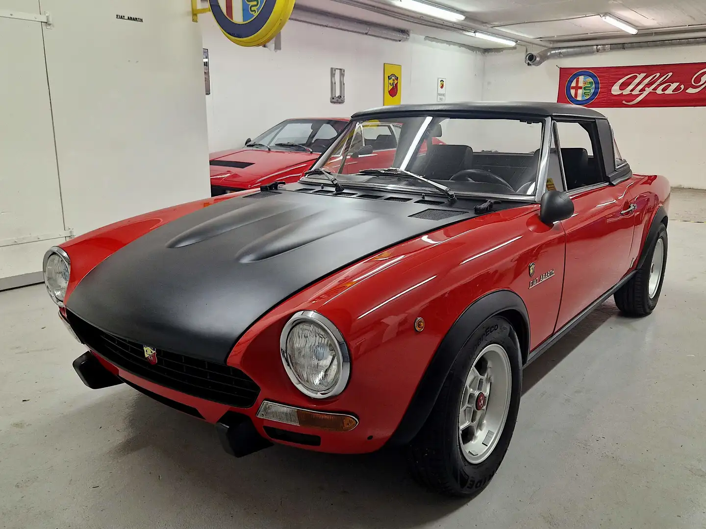 Fiat 124 Spider Abarth Rally Hommage an das Original Rojo - 1