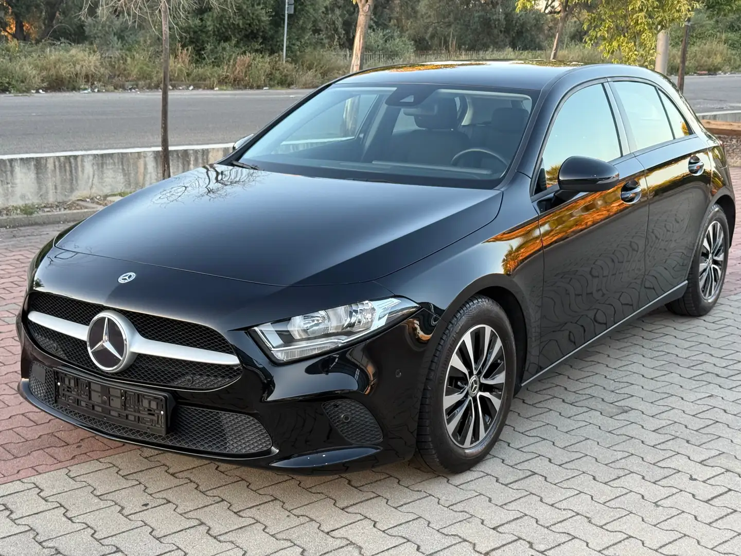 Mercedes-Benz A 180 d Executive Zwart - 2
