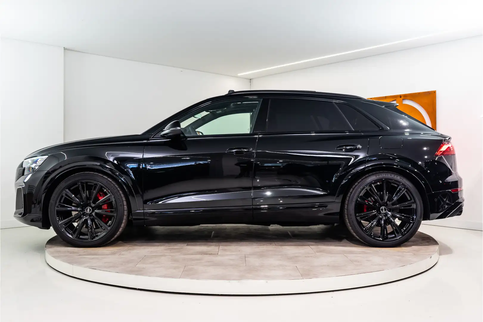 Audi Q8 60 TFSI E Quattro S-Edition Competition 490PK FACE Zwart - 2