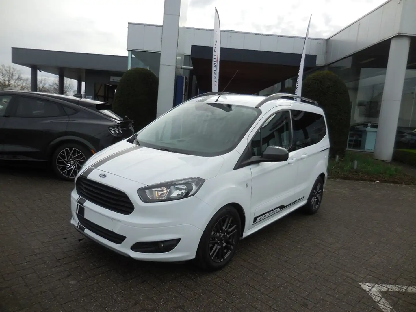 Ford Tourneo Courier Sport White - 1