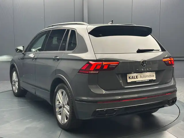 Volkswagen Tiguan view 3