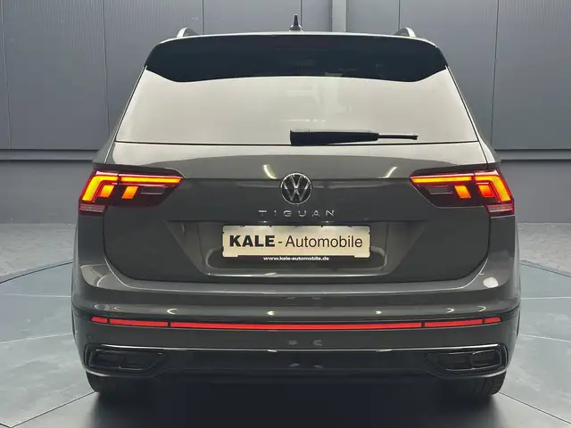 Volkswagen Tiguan view 4