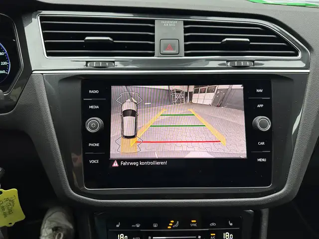 Volkswagen Tiguan view 21