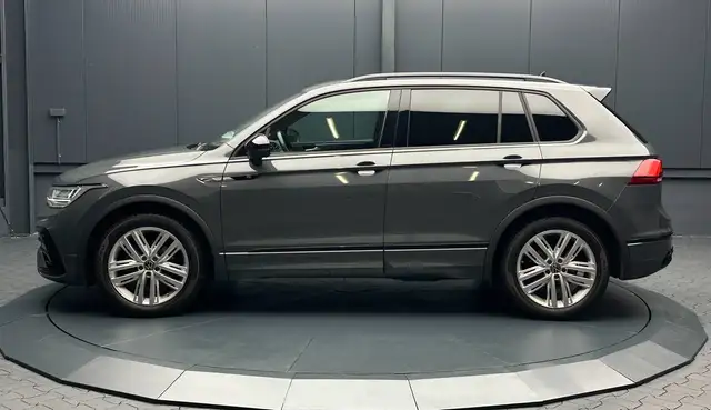 Volkswagen Tiguan view 2