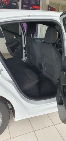 Ford Focus view 10