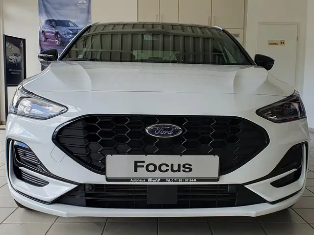 Ford Focus view 3