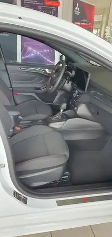 Ford Focus view 9