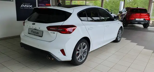 Ford Focus view 6