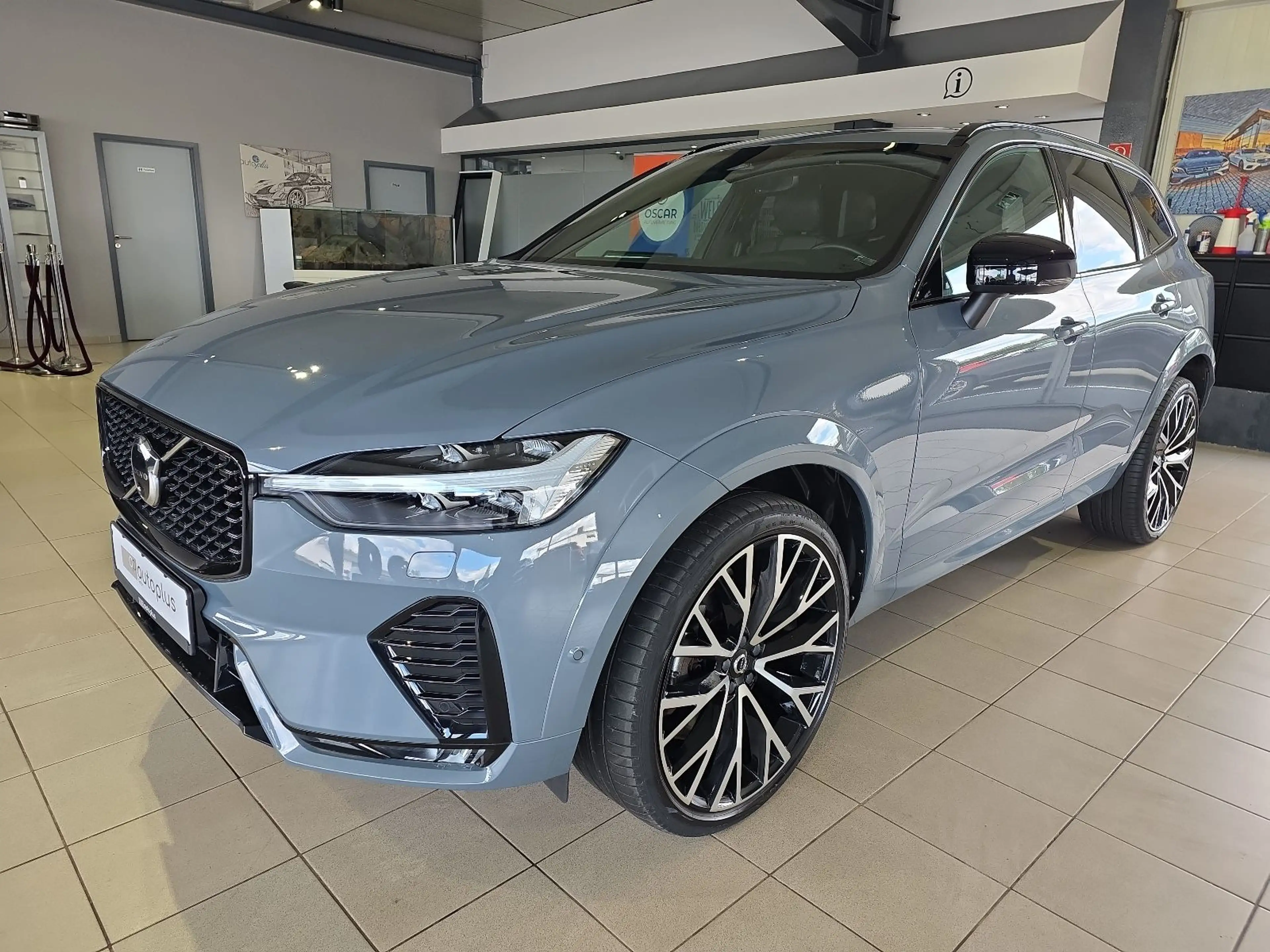 Volvo XC60 B5 R-Design Massage FourC 22Zoll 360° Pano