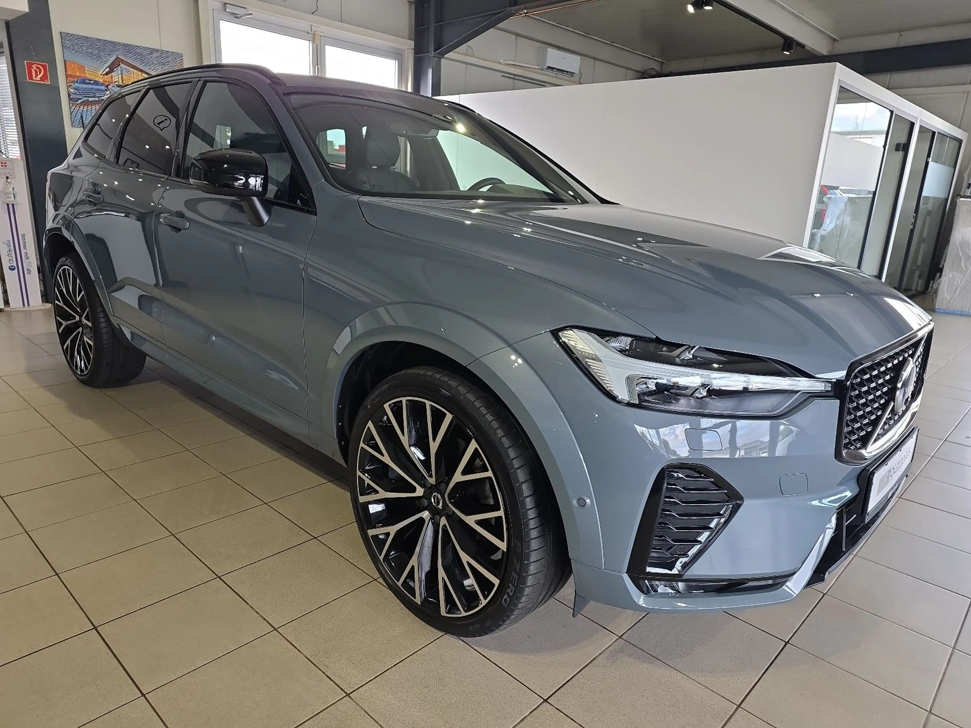 Volvo XC60 B5 R-Design Massage FourC 22Zoll 360° Pano — photo 5