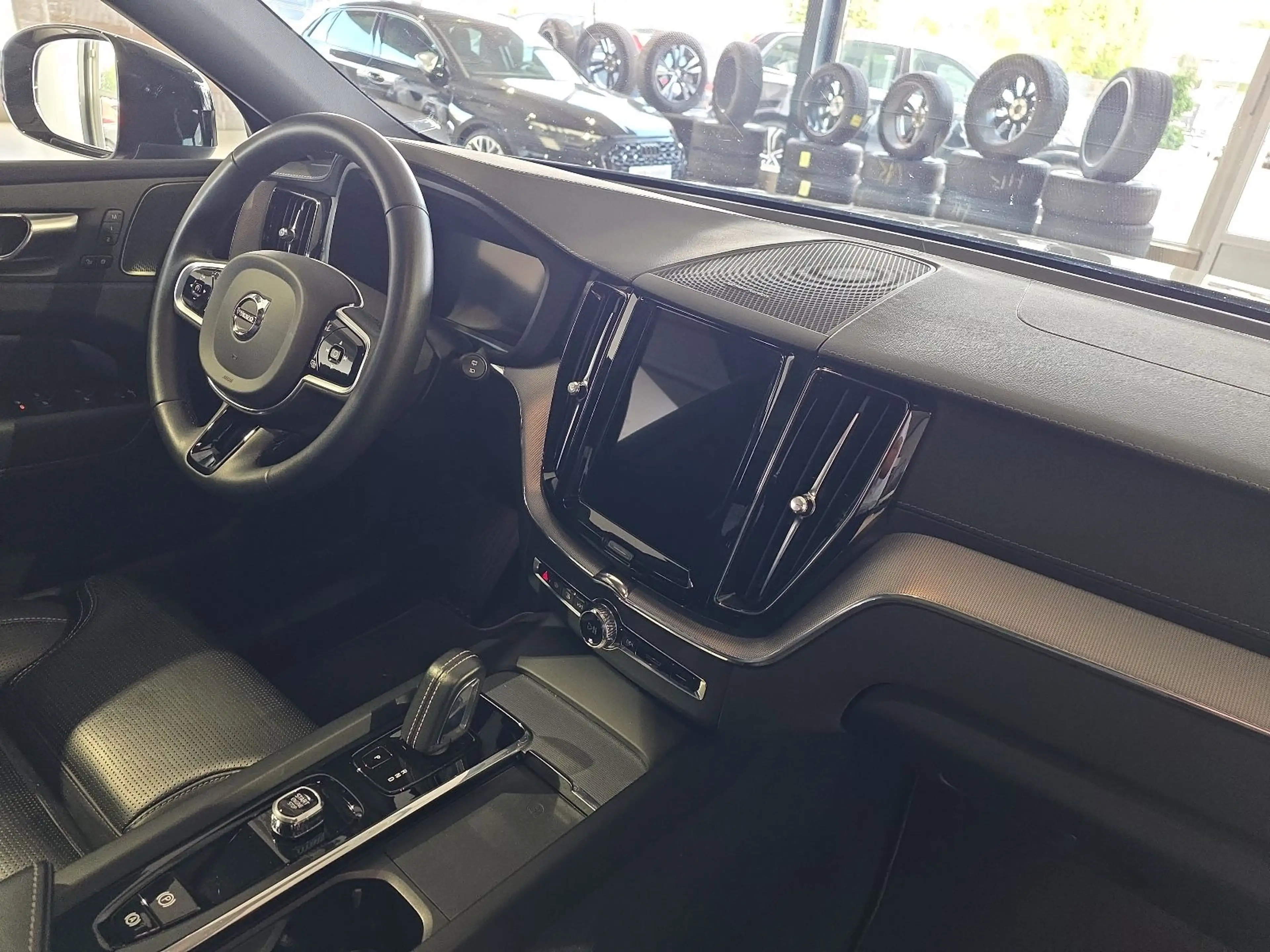 Volvo XC60 B5 R-Design Massage FourC 22Zoll 360° Pano — photo 12