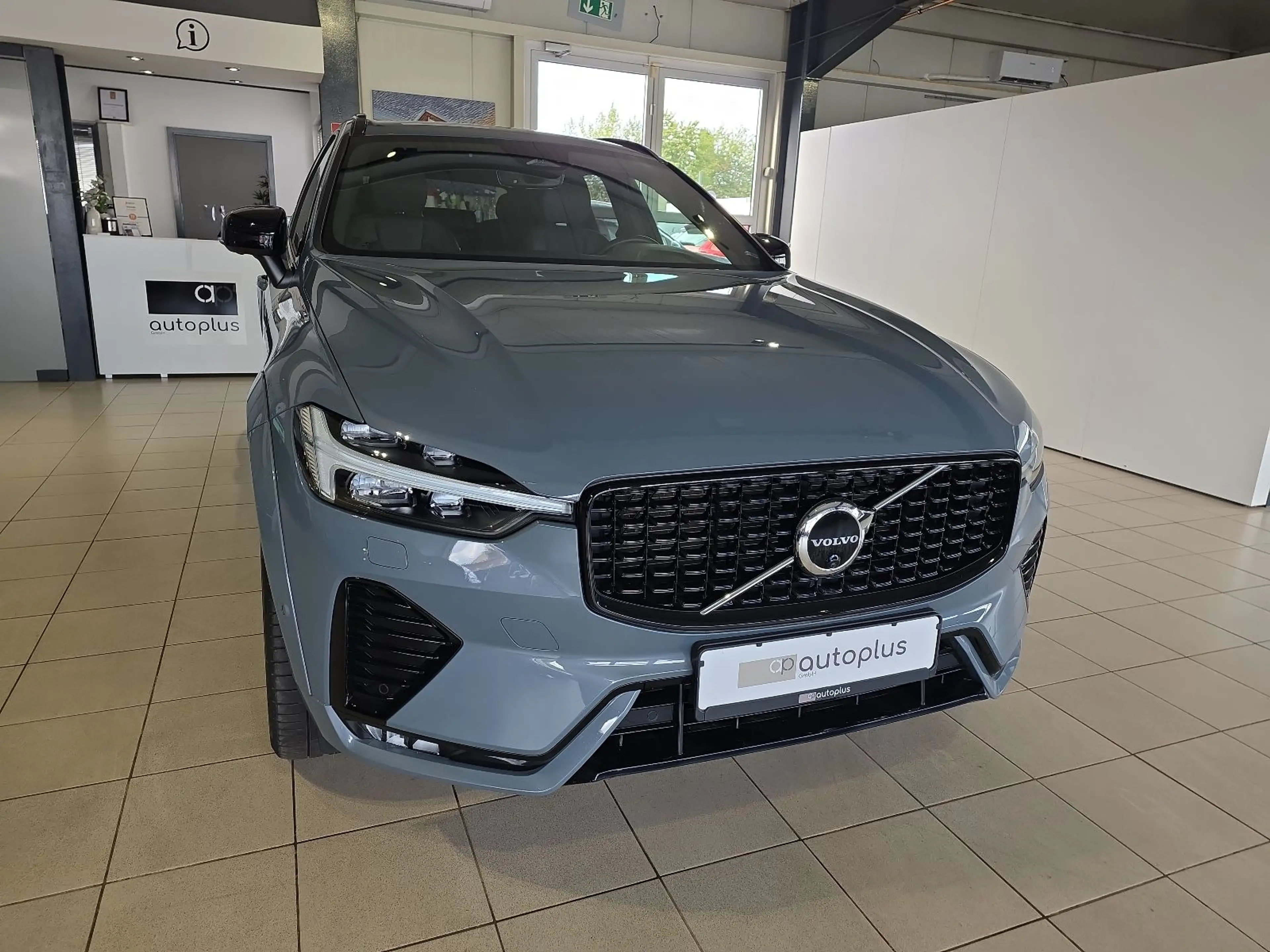 Volvo XC60 B5 R-Design Massage FourC 22Zoll 360° Pano — photo 4