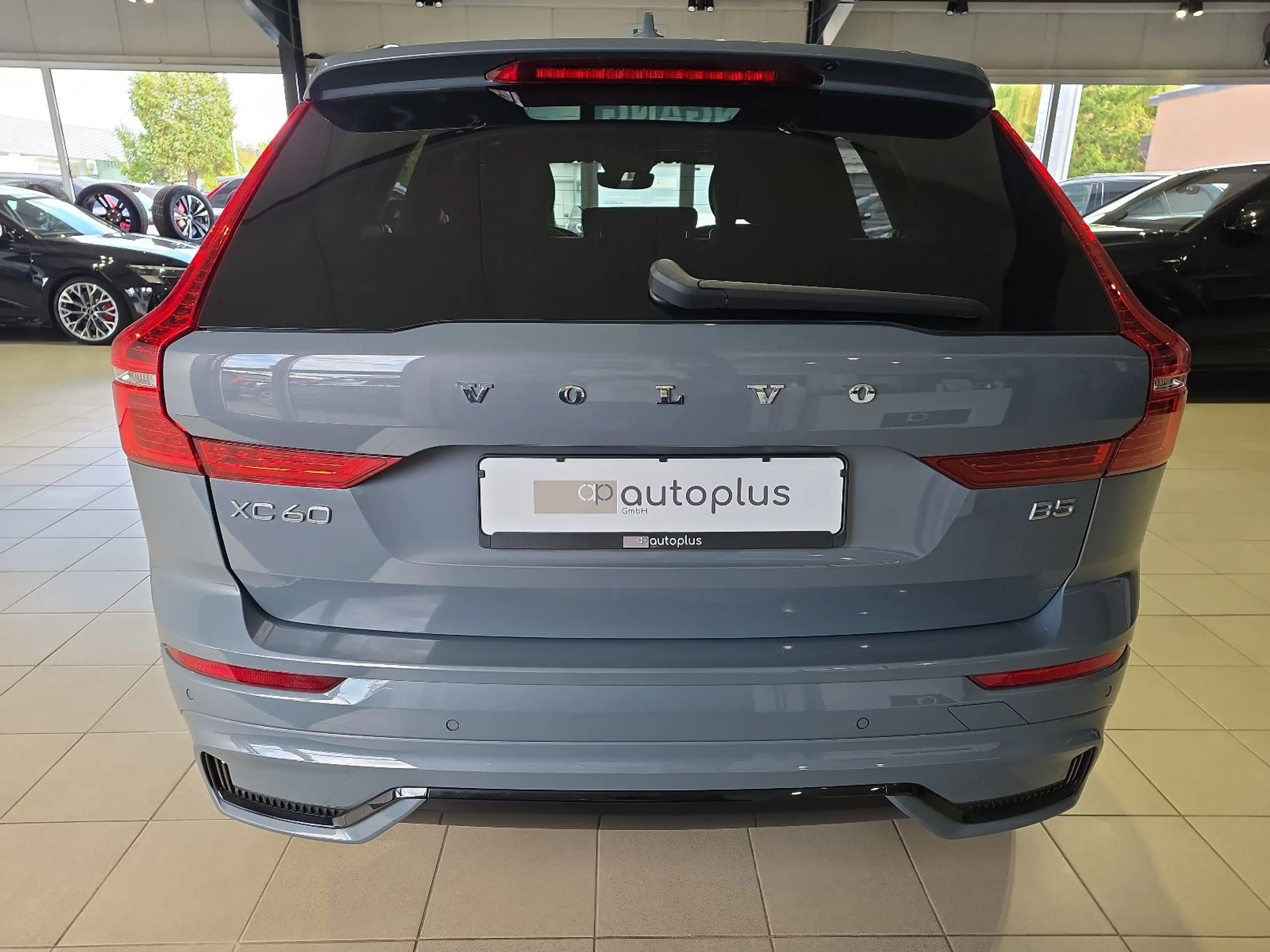 Volvo XC60 B5 R-Design Massage FourC 22Zoll 360° Pano — photo 8
