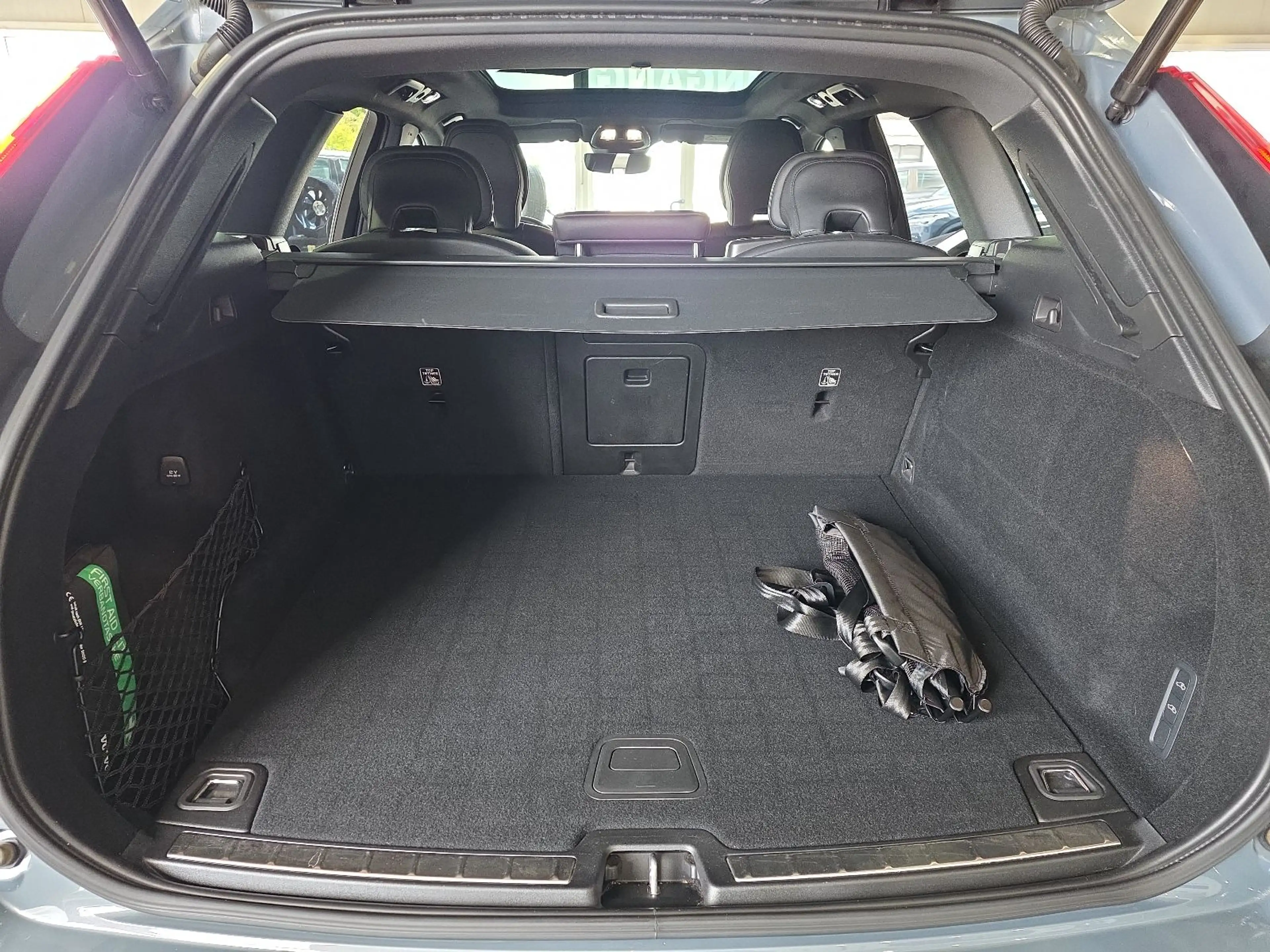 Volvo XC60 B5 R-Design Massage FourC 22Zoll 360° Pano — photo 14