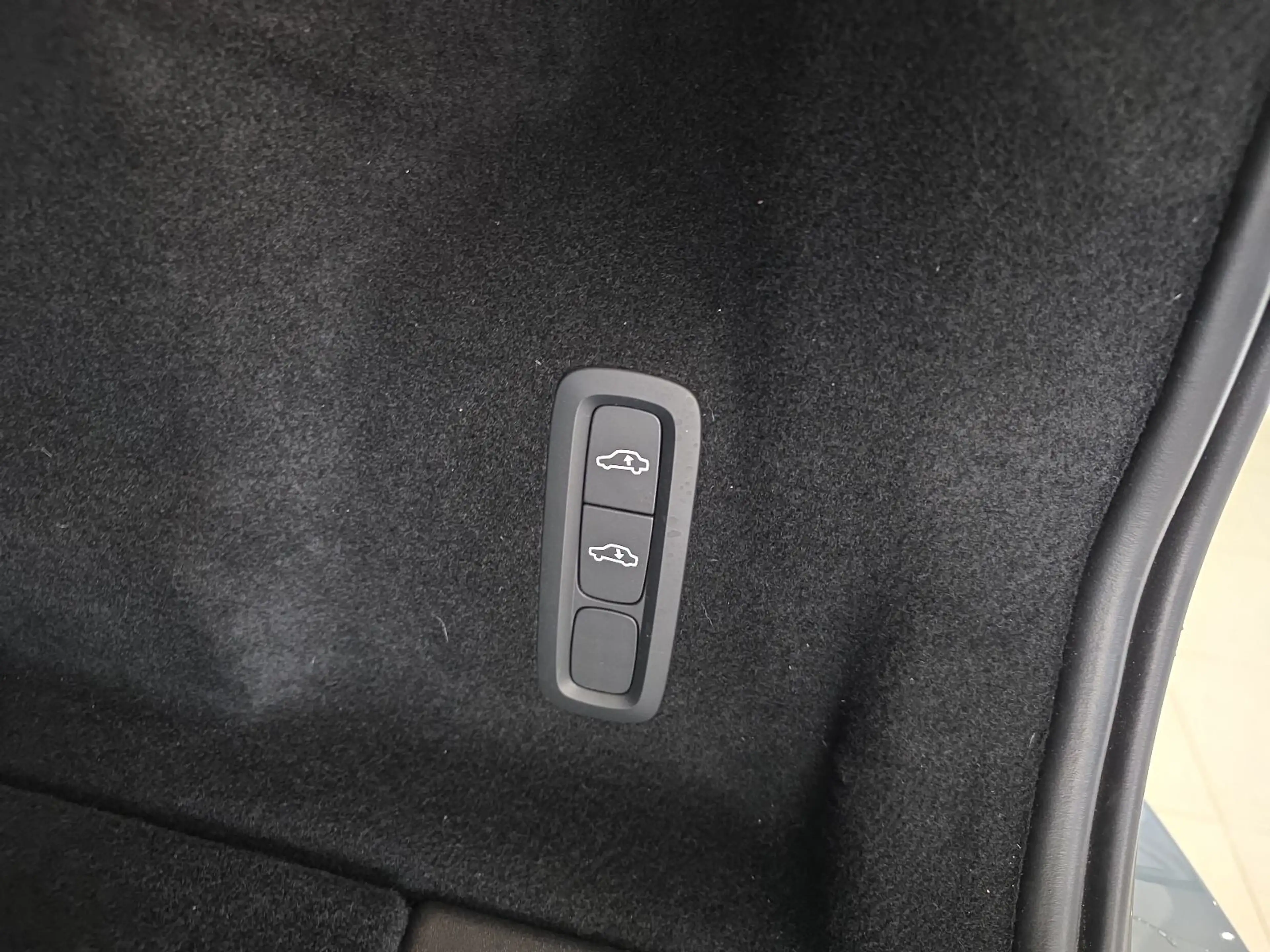 Volvo XC60 B5 R-Design Massage FourC 22Zoll 360° Pano — photo 15