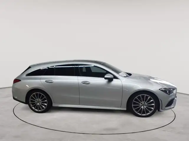 Mercedes-Benz Cla view 3