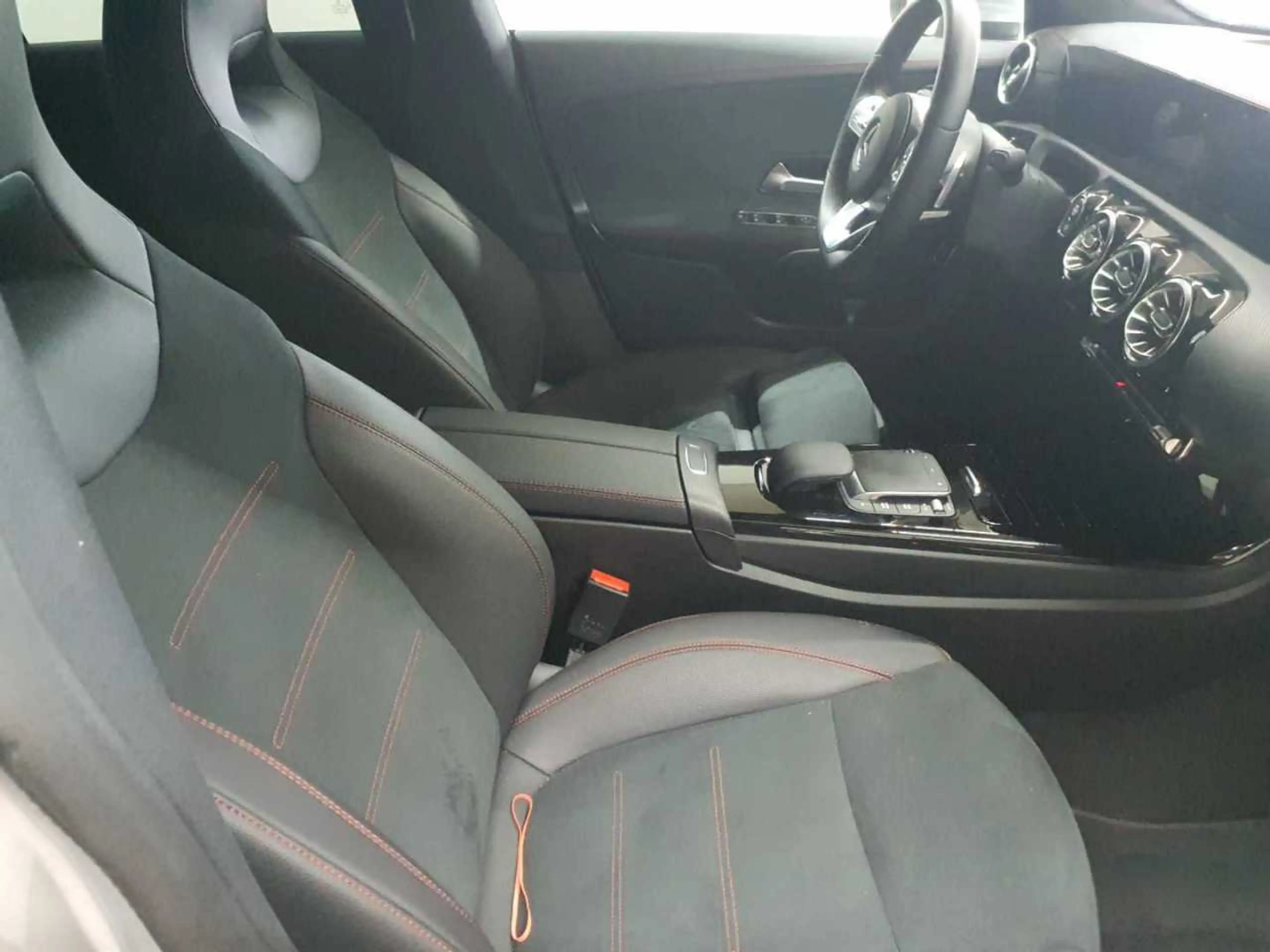 Mercedes-Benz CLA 220 CLA220d SB-AMG AHK Pano StHz AssiP BusiP — photo 8