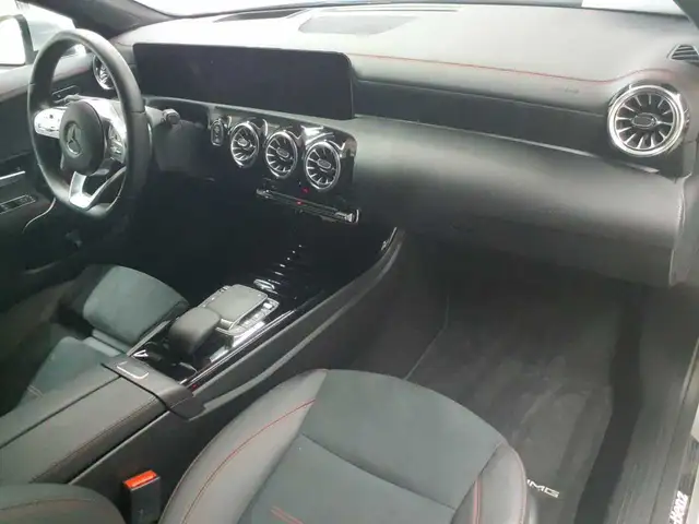 Mercedes-Benz Cla view 9