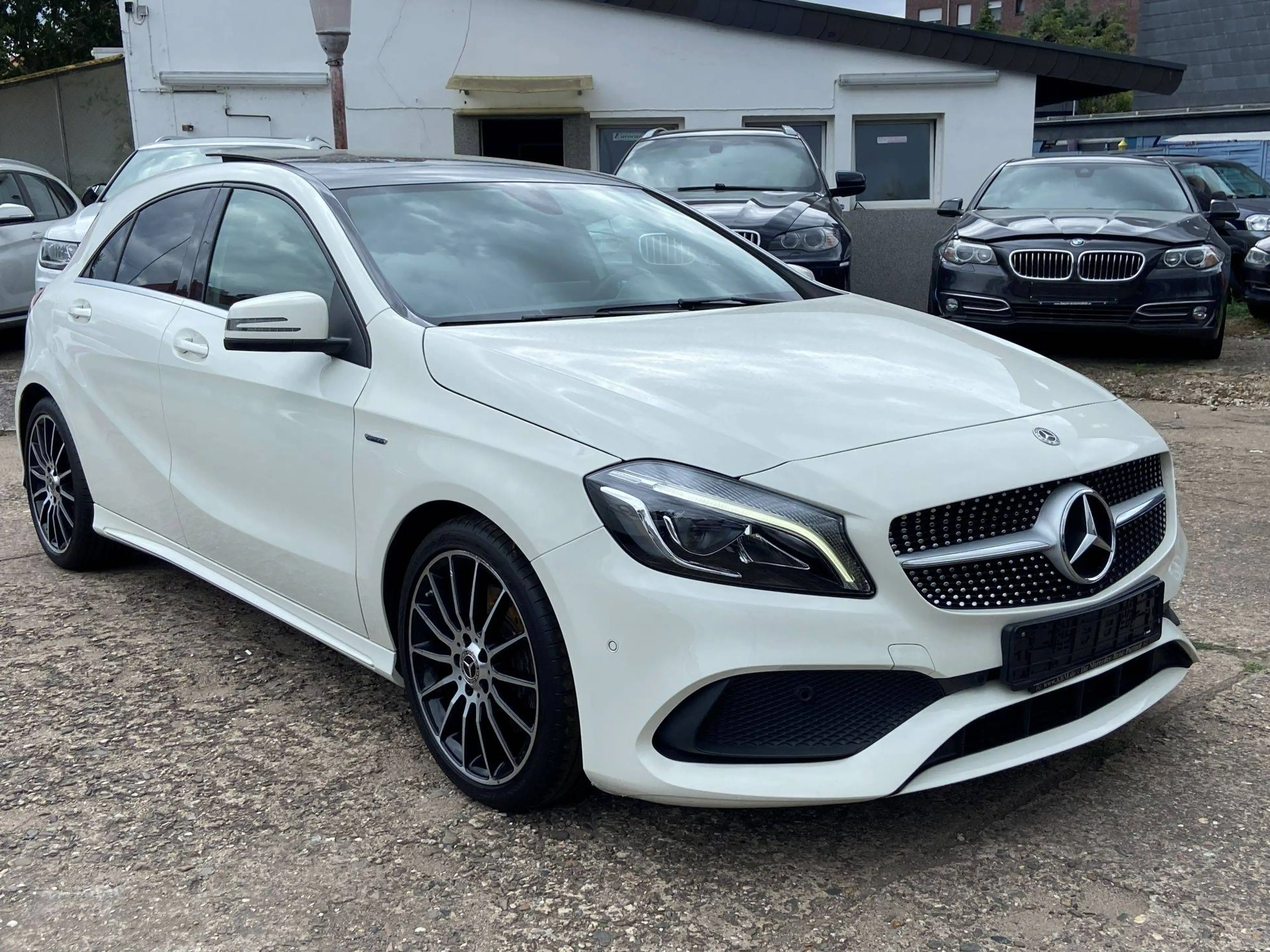 Mercedes-Benz A 220 A 220 CDI / d BlueEfficiency AMG-Line Kamera / Panorama /Aut./Schaltwippen/Sportsitze — photo 3