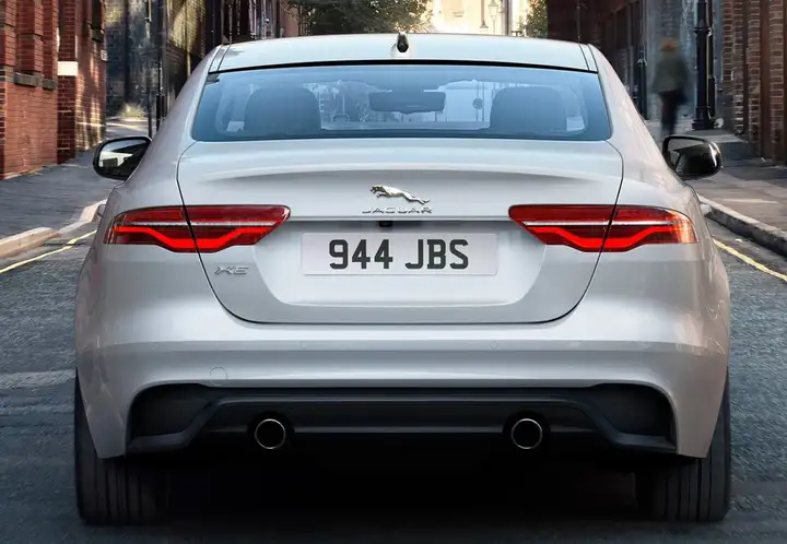 Jaguar XE 2.0 Diesel Prestige Aut AWD 2016, foto 16
