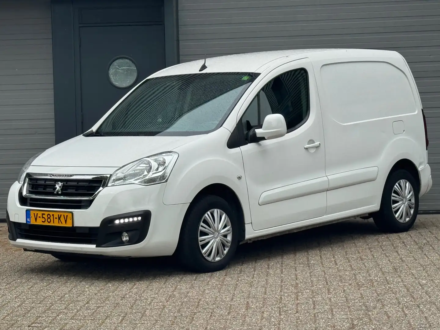 Peugeot Partner 120 1.6 BlueHDi 100 L1 Premium Pack S&S Automaat Wit - 1