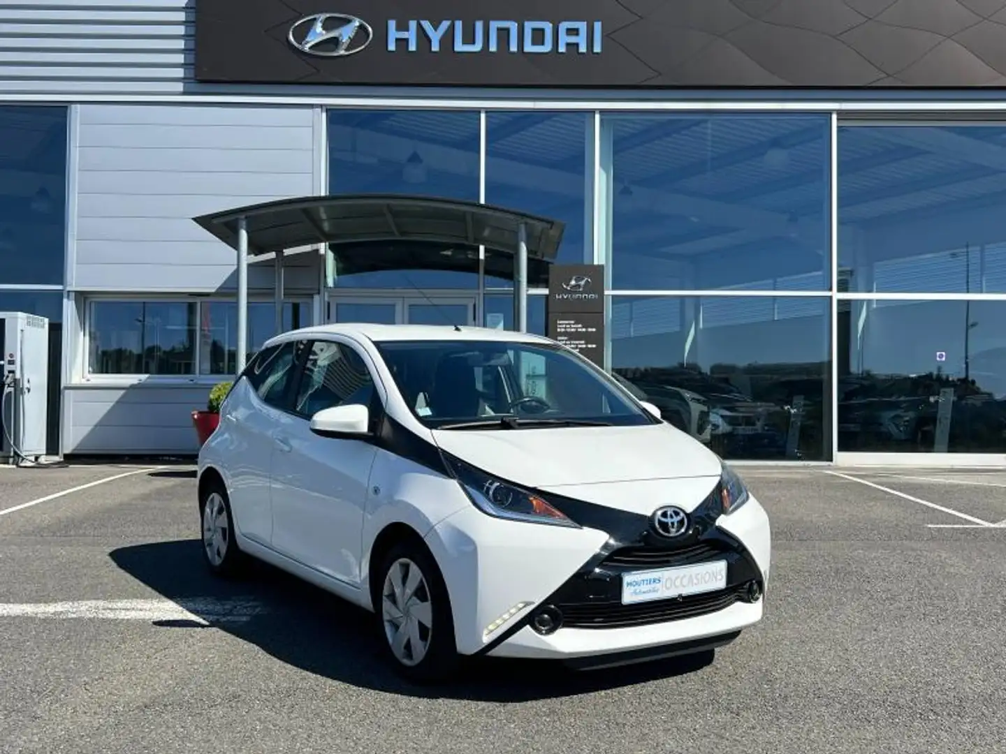 Toyota Aygo 1.0 VVT-i 69ch x-play 5p Blanc - 1