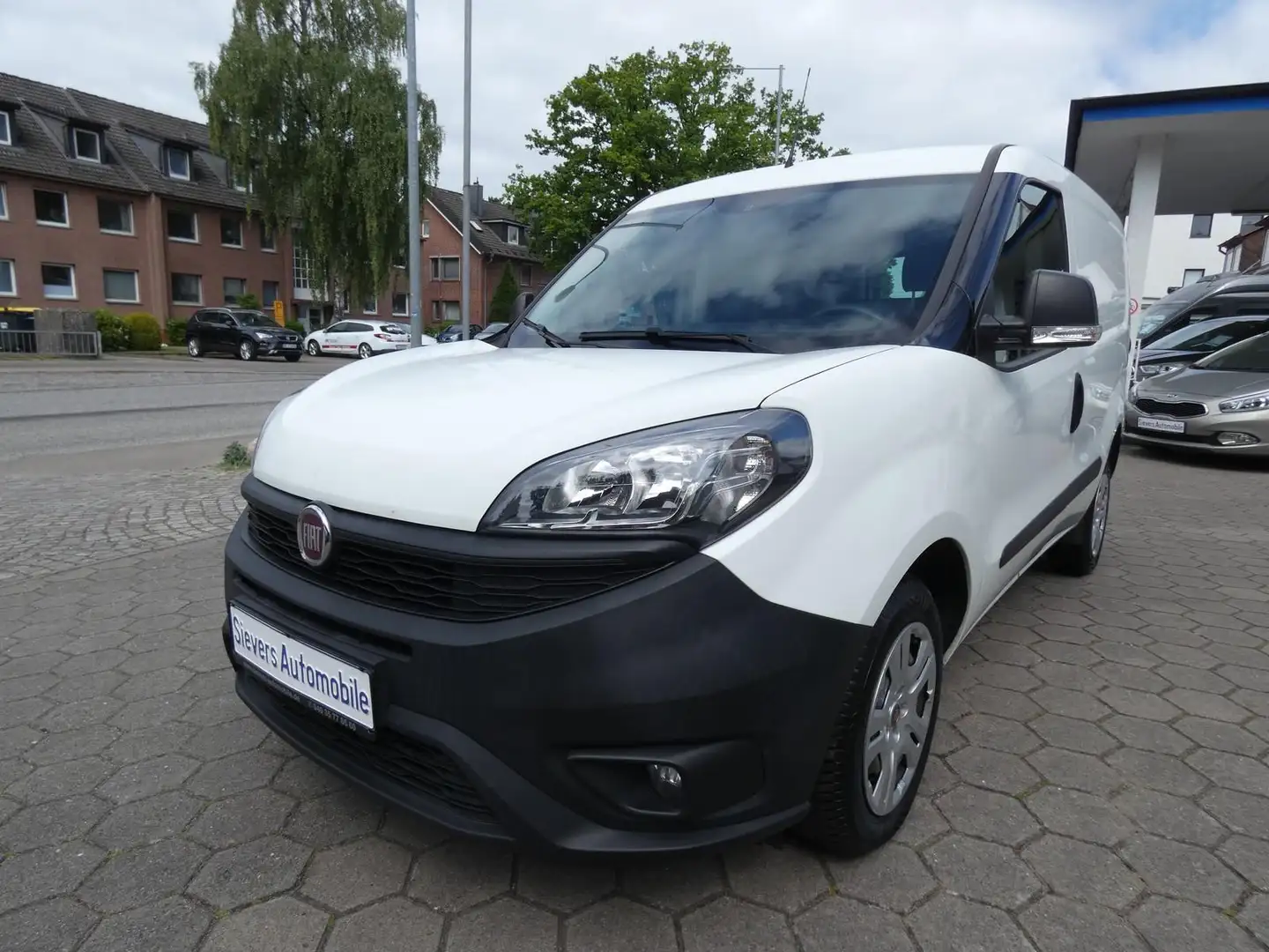 Fiat Doblo Cargo SX 1,3 M-Jet Klima Bluetooth Allseason Weiß - 1