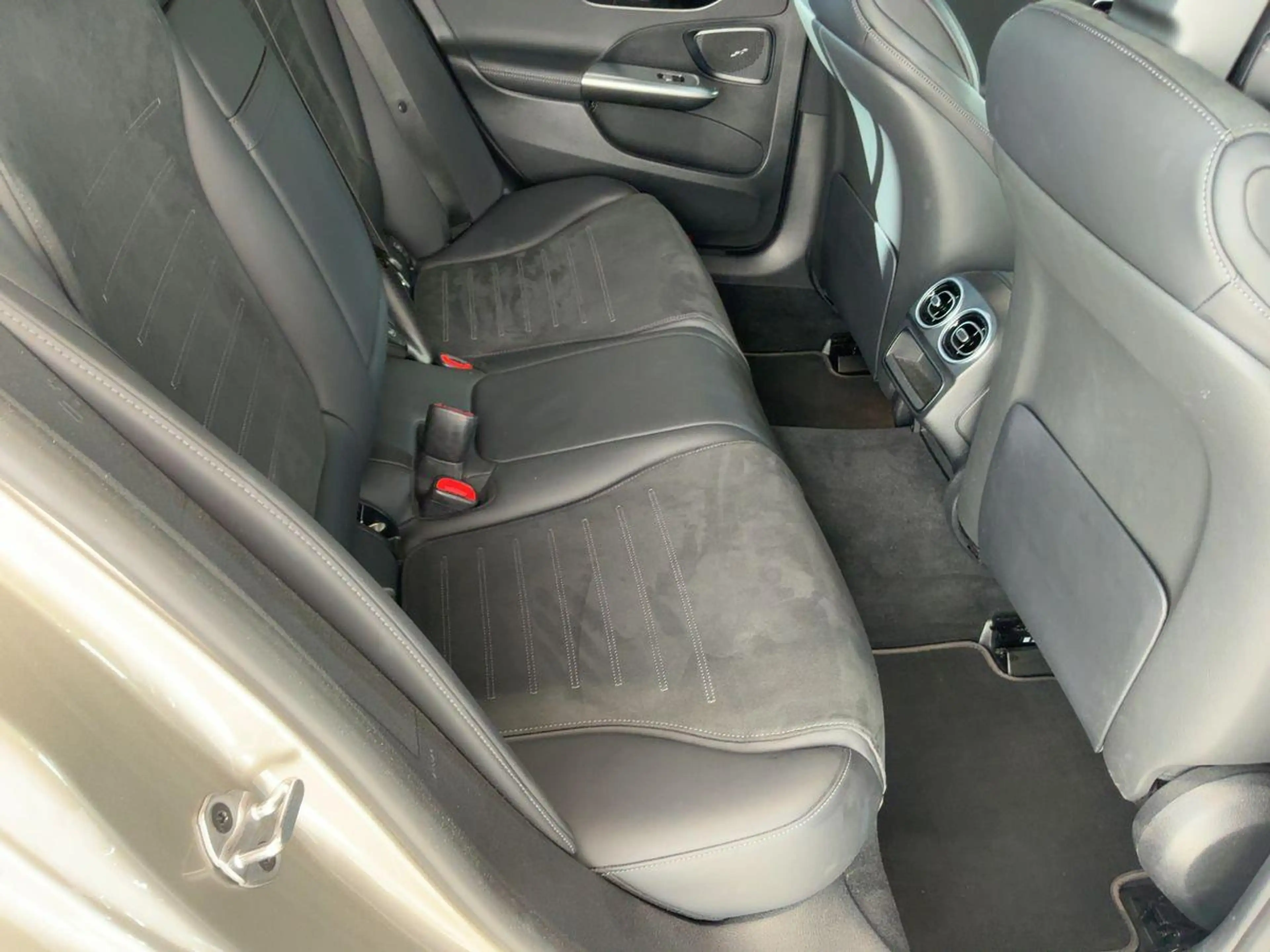 Mercedes-Benz C 300 e AMG Line Pano|Dealer onderh|Trekhaak|Burmester — photo 7