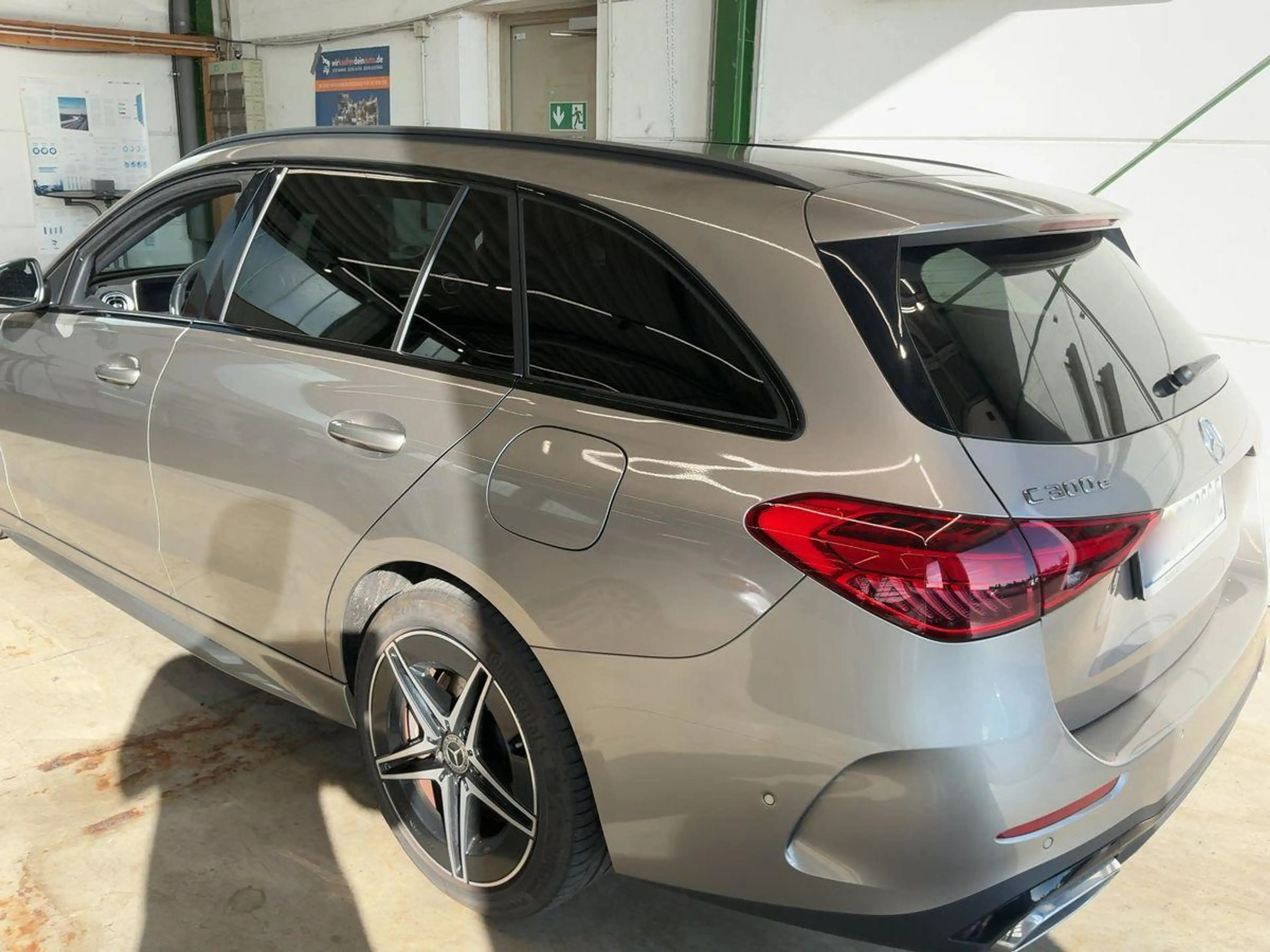 Mercedes-Benz C 300 e AMG Line Pano|Dealer onderh|Trekhaak|Burmester — photo 3