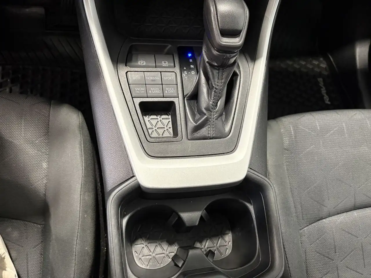 Toyota RAV 4 снимка Toyota RAV 4