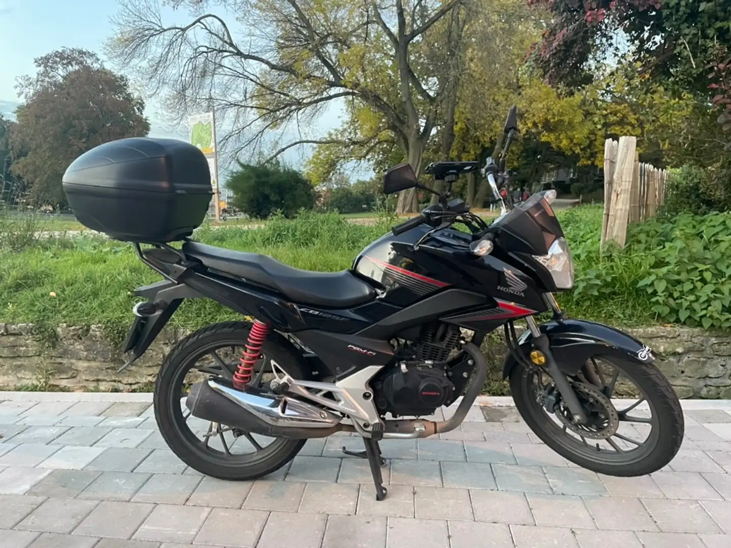 Honda CBF 125 Schwarz - 1