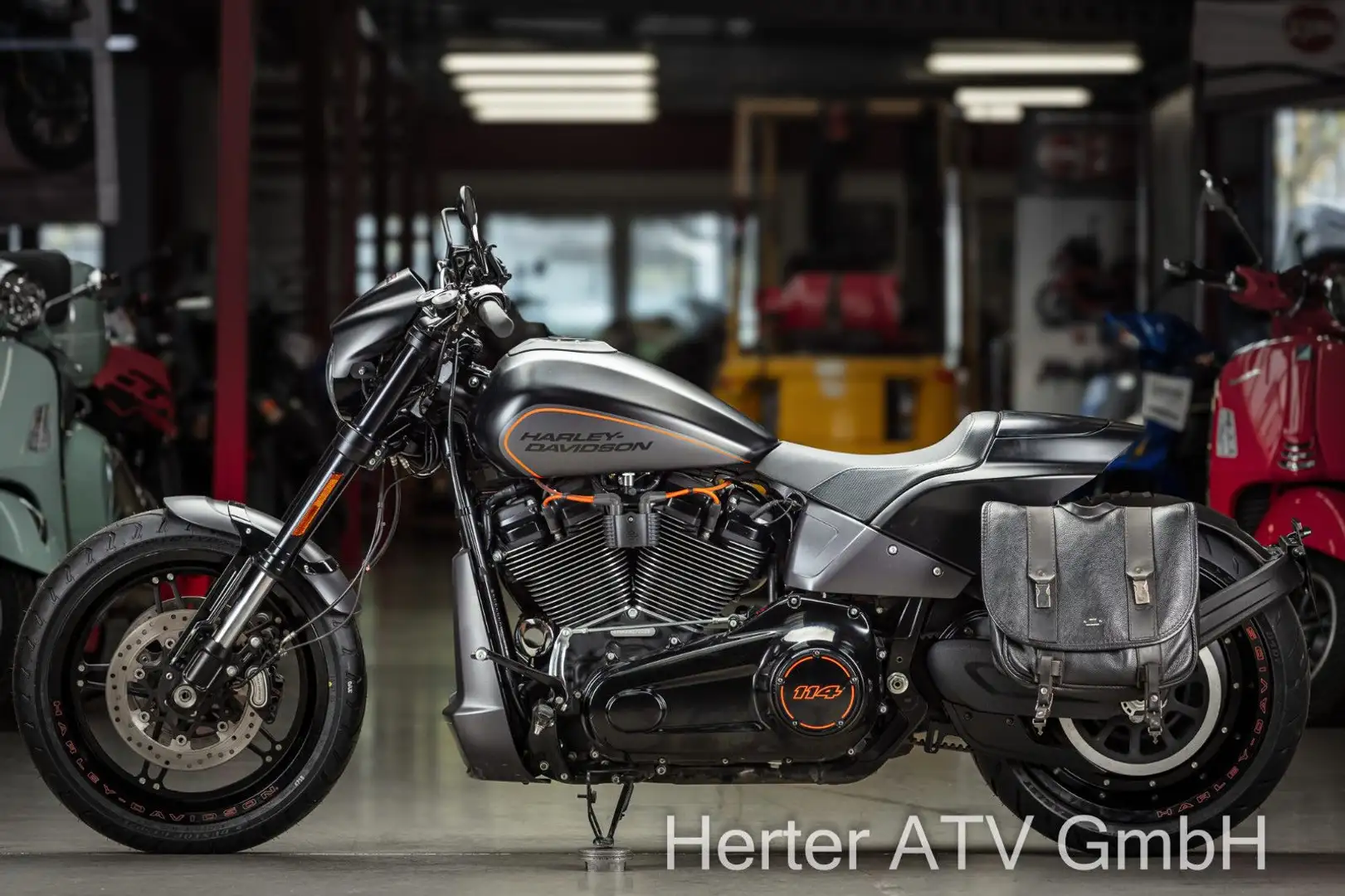 Harley-Davidson FXD RS 114 Fekete - 1