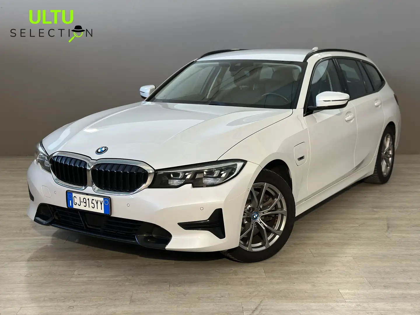 BMW 320 e Touring PHEV Sport auto Weiß - 1