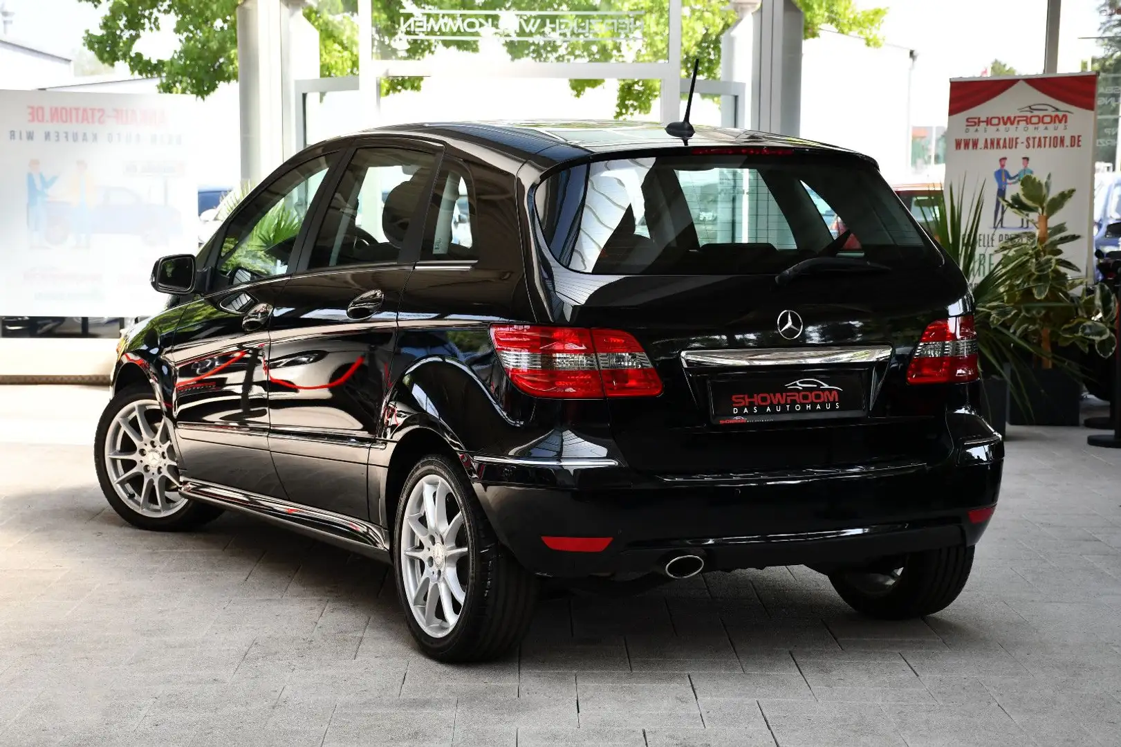 Mercedes-Benz B 180 B180 Facelift Automatik Sport-Paket PDC v&H Shz Noir - 2