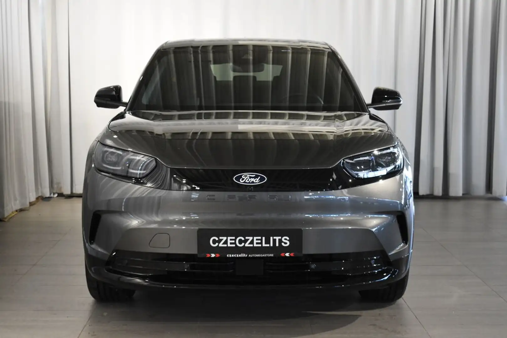 Ford Capri 210kW RWD 77 kwh siva - 2