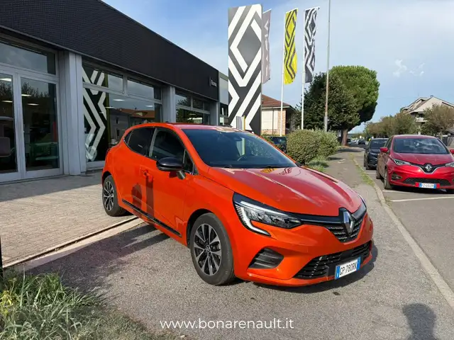 Renault Clio view 2