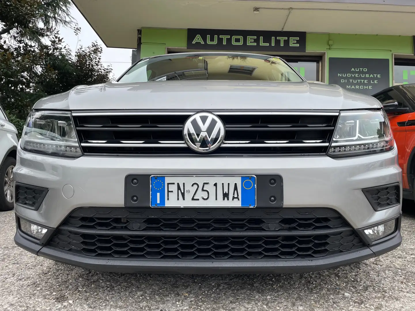 Volkswagen Tiguan 2.0 tdi Style 4motion 150cv dsg Gris - 2