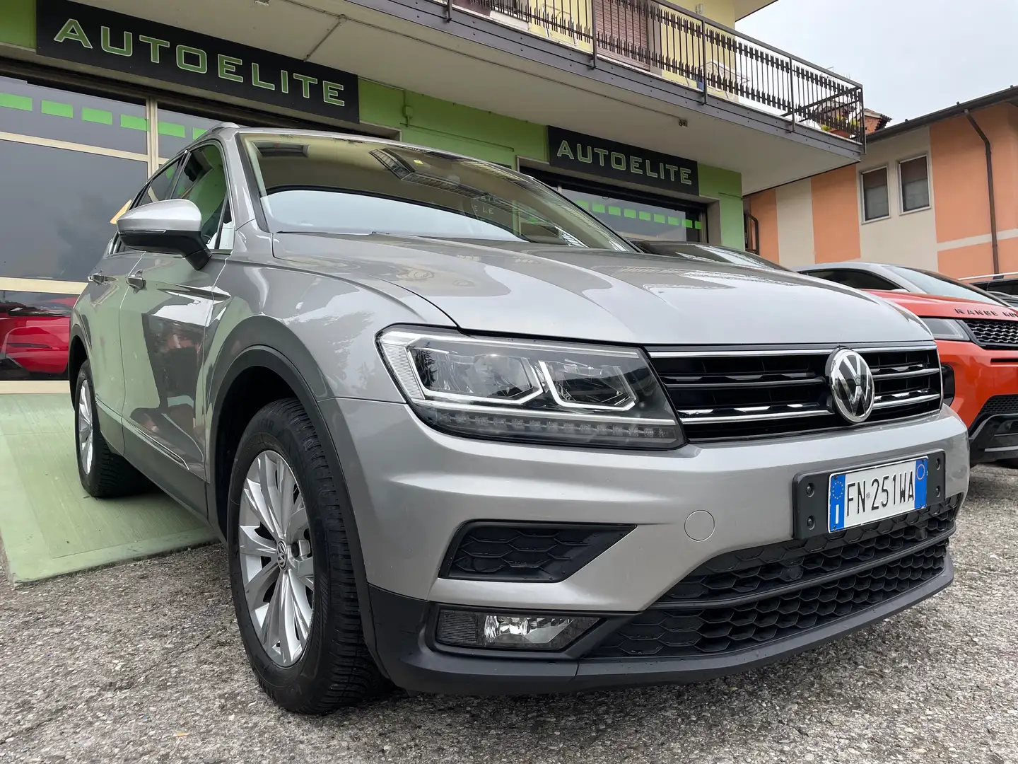 Volkswagen Tiguan 2.0 tdi Style 4motion 150cv dsg Gris - 1