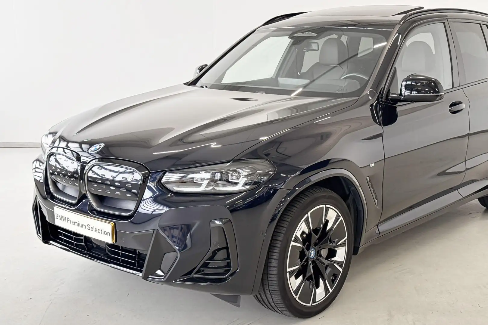 BMW iX3 High Executive Zwart - 2